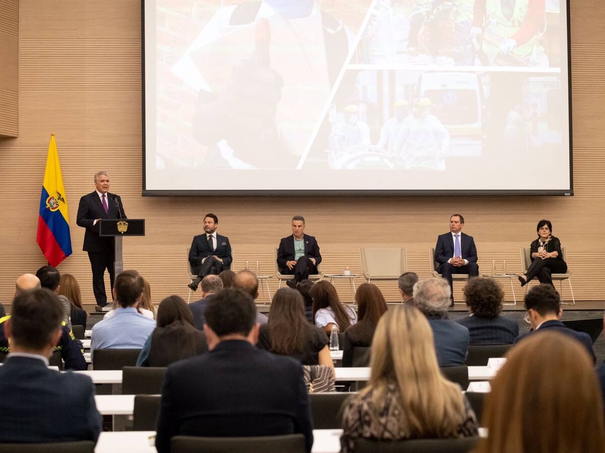 Pretender hacer politiquería con la Fuerza Pública es la forma más vil de aspirar a cualquier cargo de elección popular: Duque