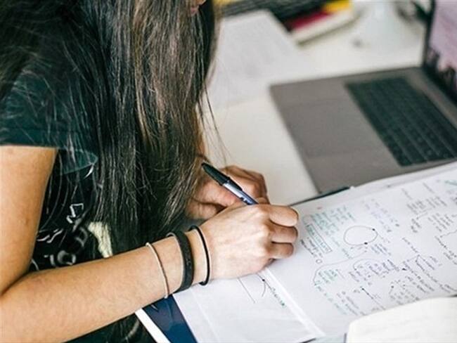 Los docentes con comorbilidades se mantienen en lugares donde no se les garantice el mínimo contacto con las comunidades. . Foto: Getty Images