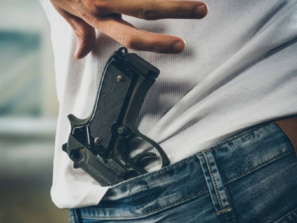 Intentan robar a reportera mientras estaba en vivo para su canal en Ecuador