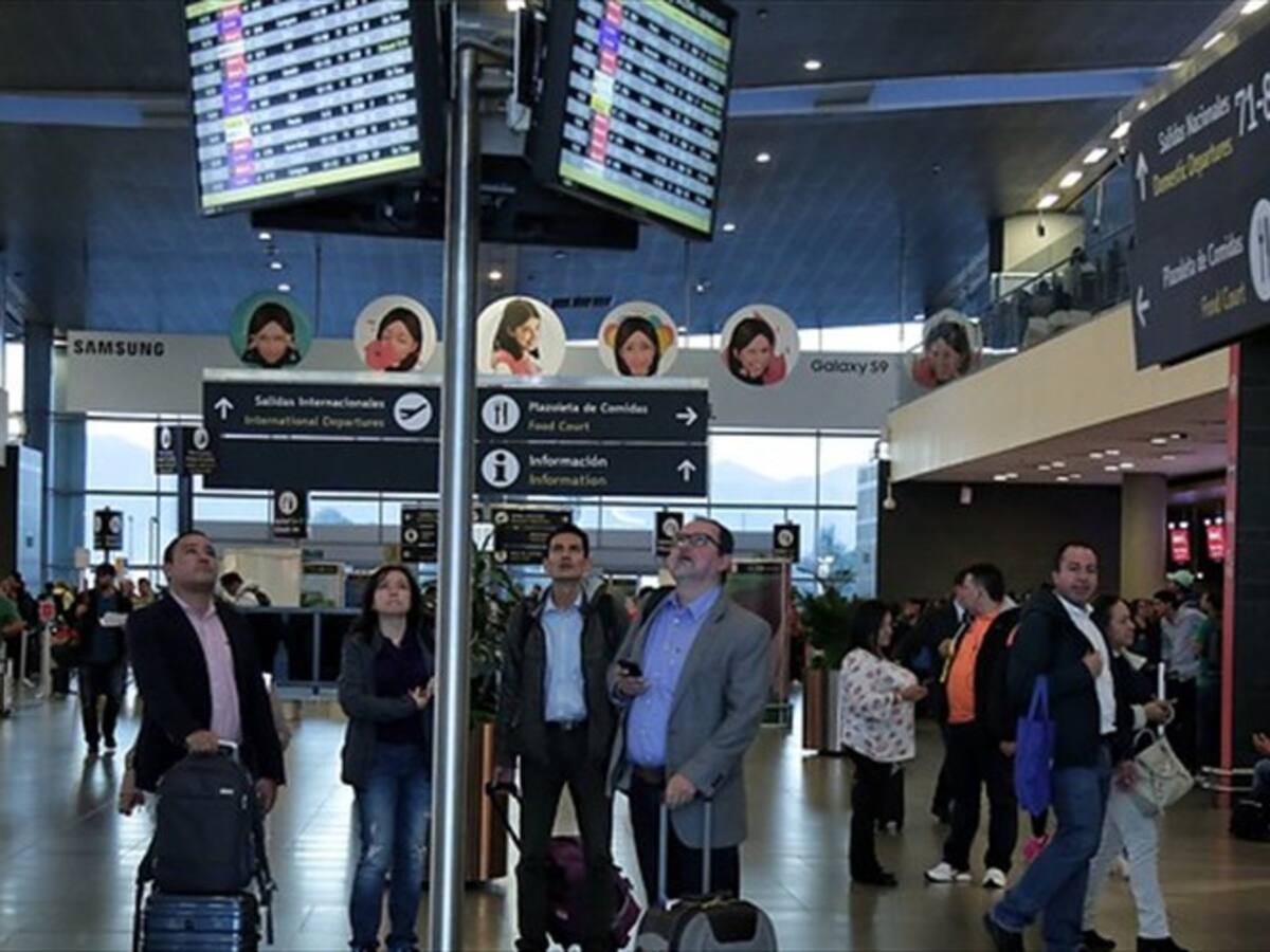Aerolíneas empiezan a tomar medidas frente a toque de queda
