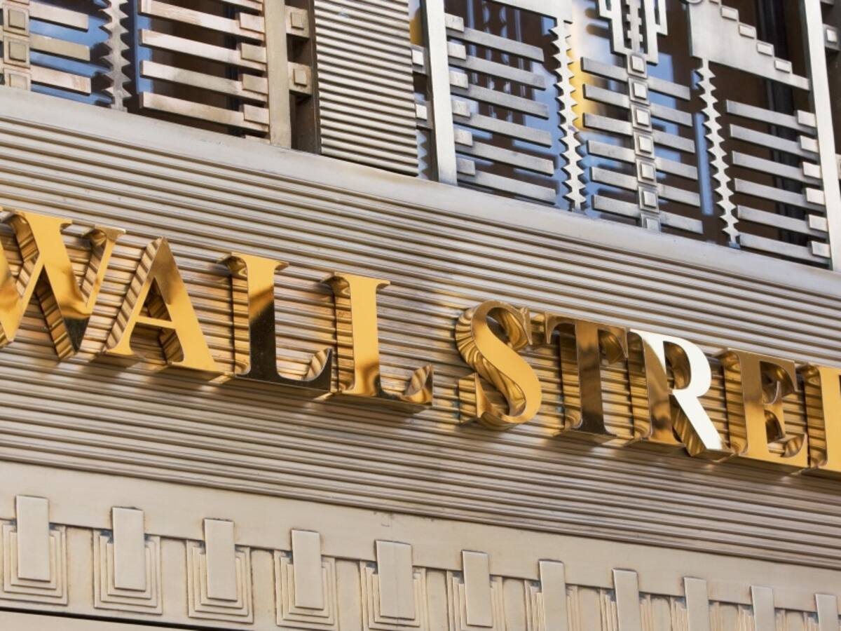 Wall Street termina al alza antes de elecciones legislativas en EEUU