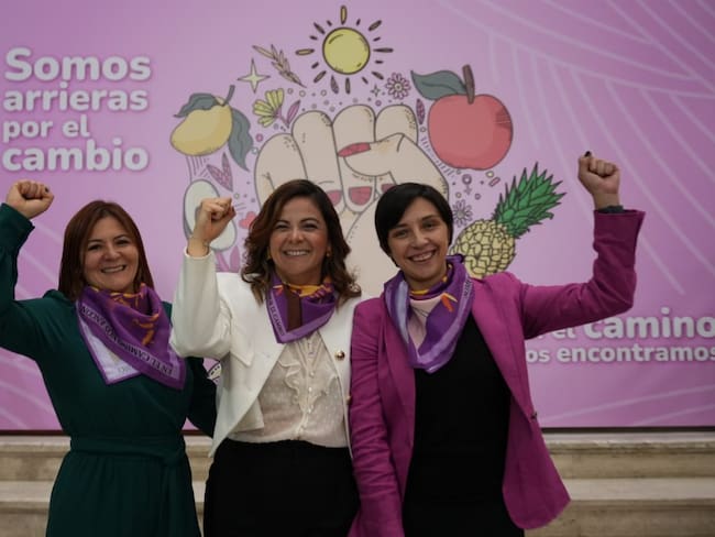 Jhenifer Mojica posesionó a Aura María Duarte Rojas y a Martha Viviana Carvajalino Villegas como viceministras. Foto: MinAgricultura