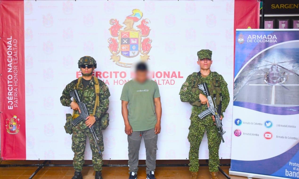 El hombre se entregó a los soldados durante una operación cerca del río Apaporis. Foto: Suministrada.