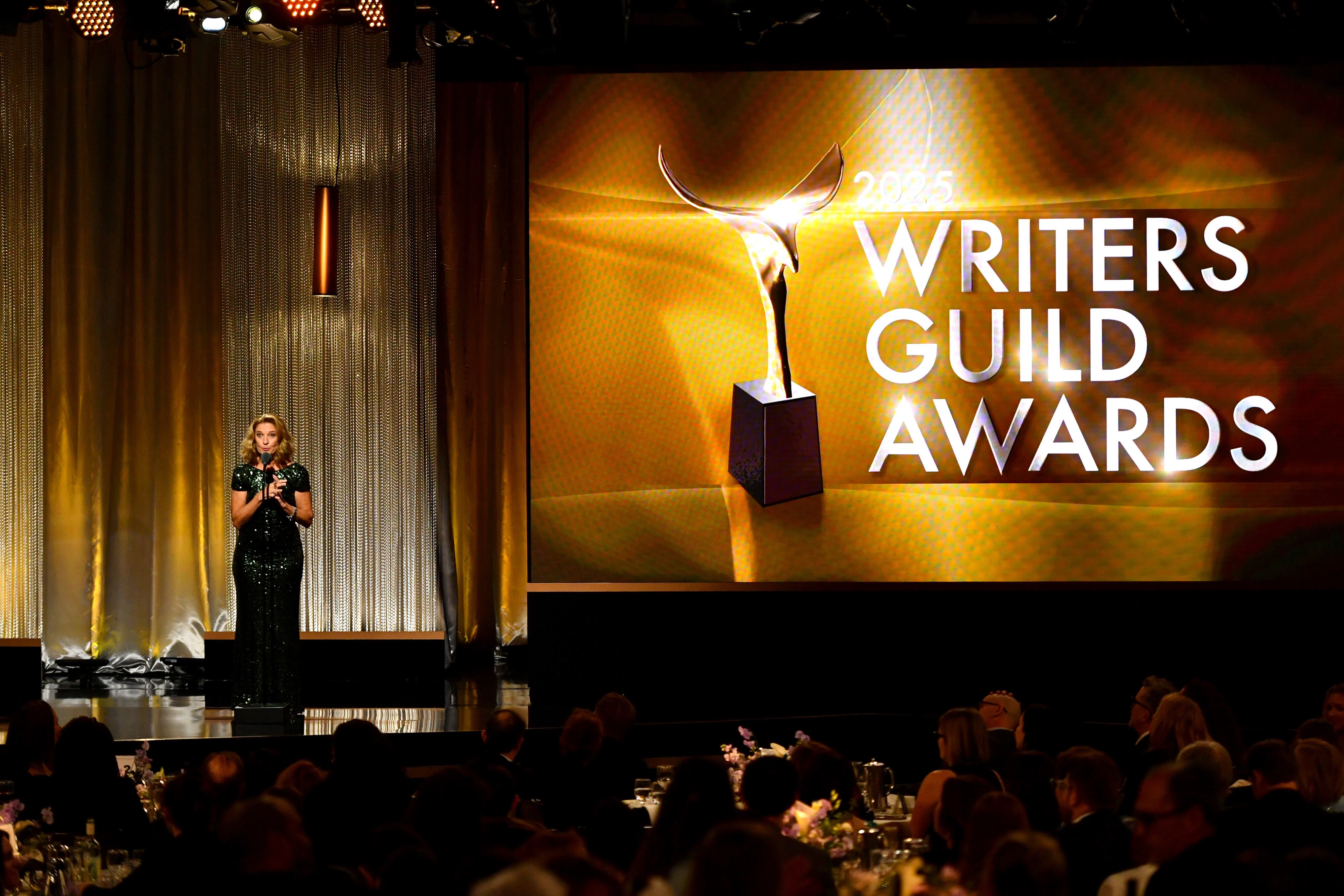 Meredith Stiehm, presidenta del Writers Guild of America, asiste a la ceremonia de entrega de los WGA en The Beverly Hilton, el 15 de febrero de 2025, en Beverly Hills, California. Getty Images for Writers Guild of America West