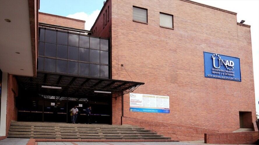 En los micrófonos de La W se denunció la relación entre la Universidad Nacional Abierta y a Distancia (UNAD) con el llamado ‘carrusel’ de los contratos en Bogotá. Foto: Colprensa