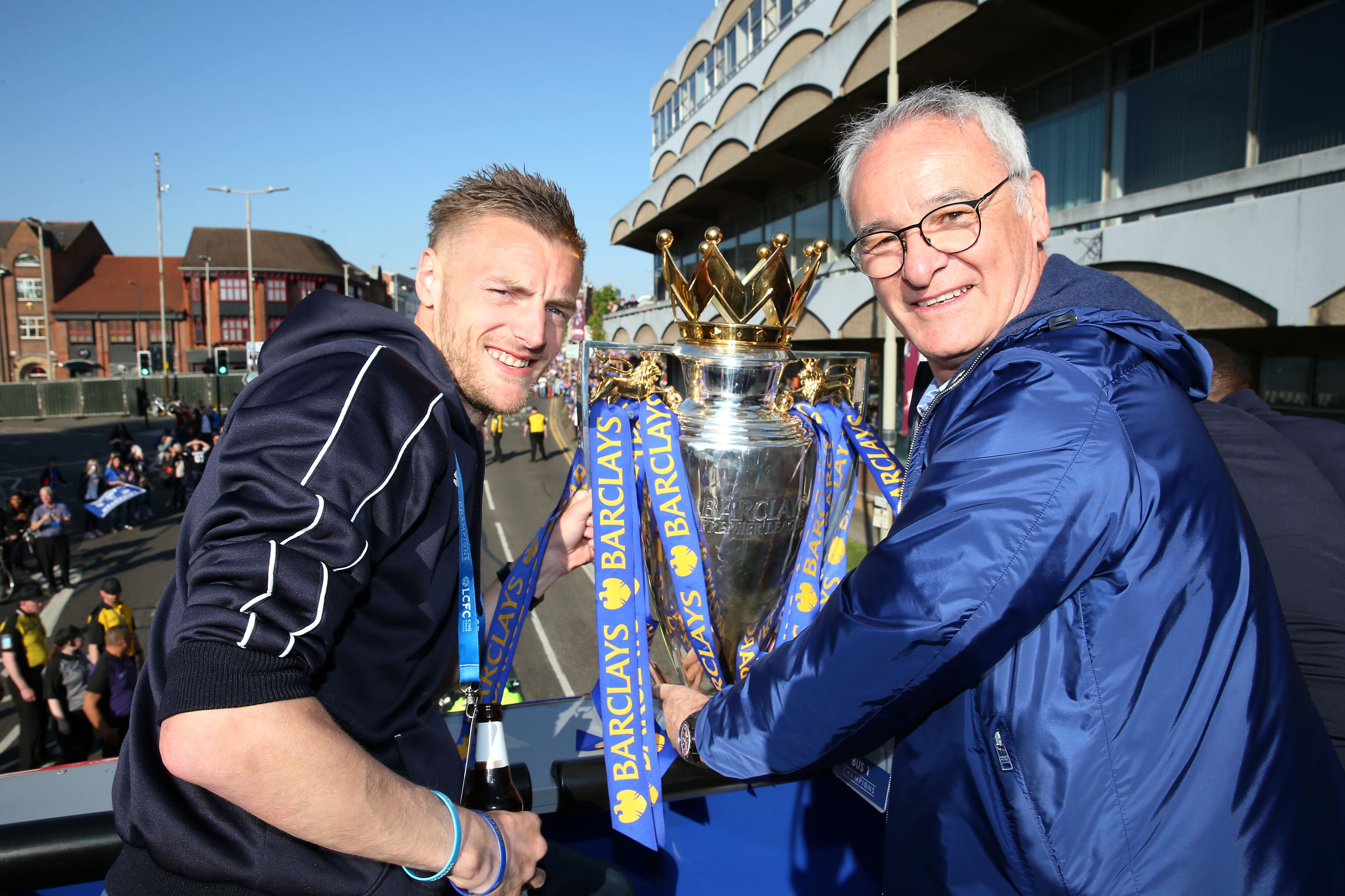 Jamie Vardy y Claudio Ranieri. Foto: Plumb Images/Leicester City FC via Getty Images.