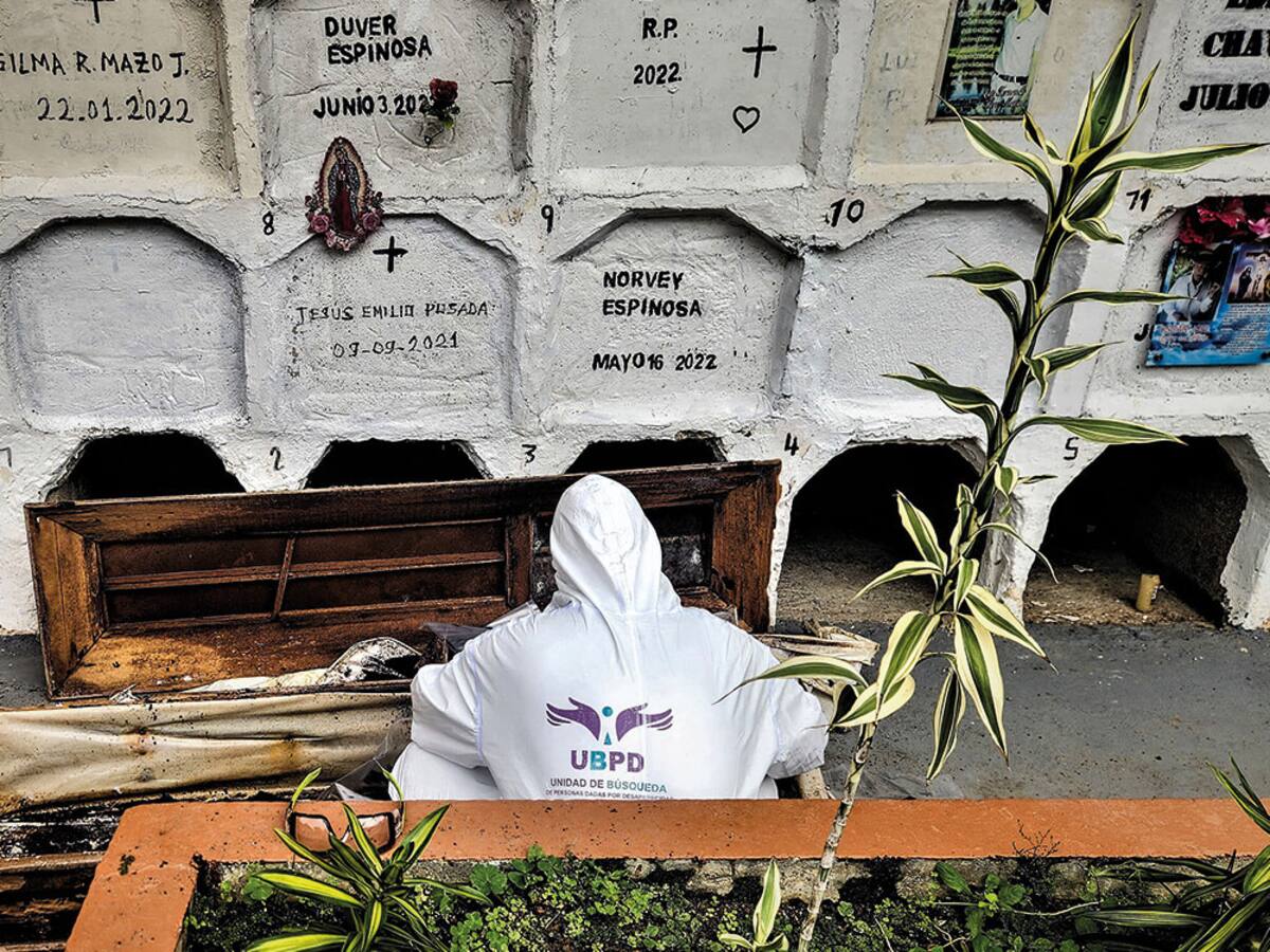 Unidad de Búsqueda recuperó seis cuerpos de desaparecidos en cementerio de Antioquia