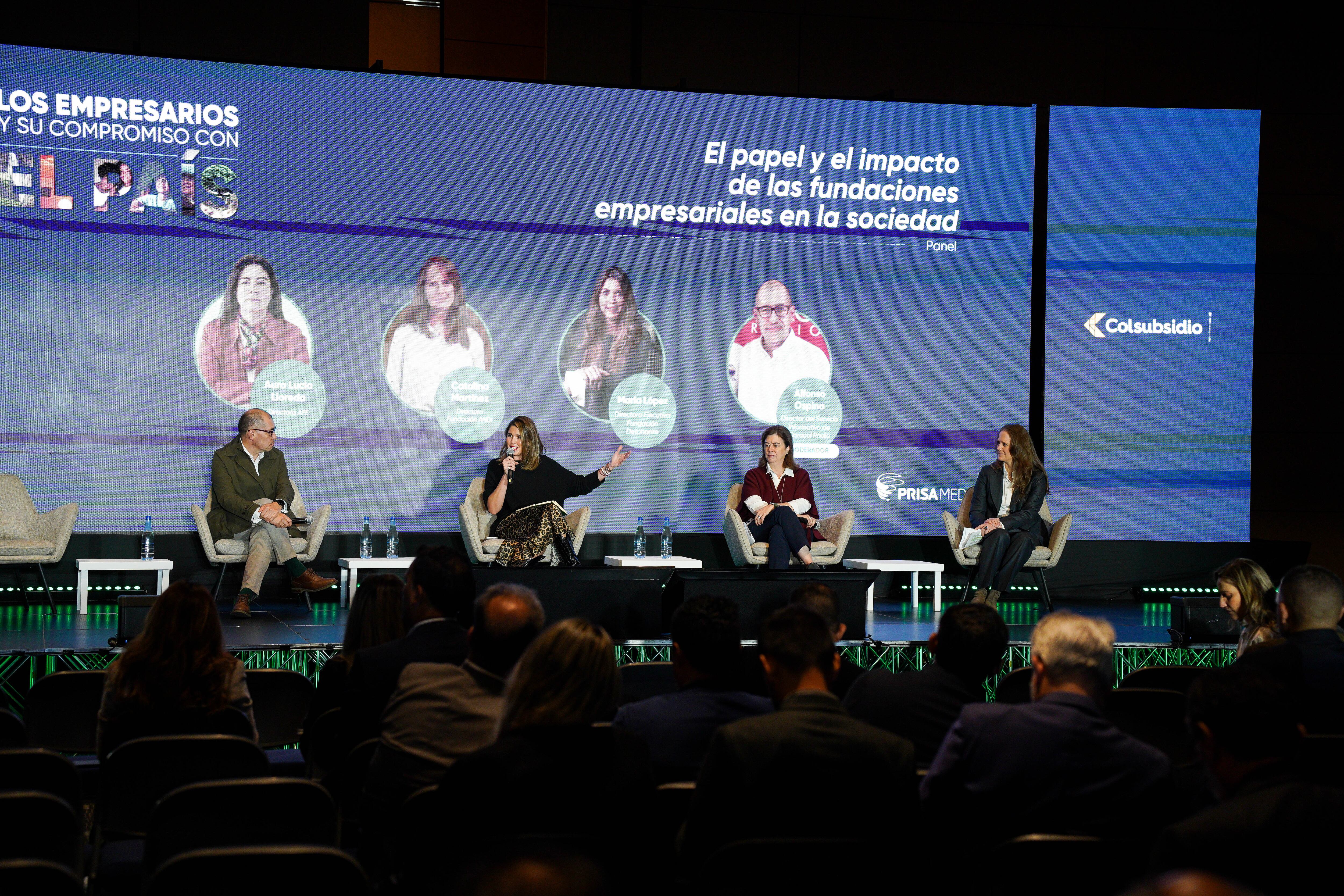 Encuentre las entrevistas a expertos en las demás plataformas digitales de W Radio.| Foto: Prisa Media