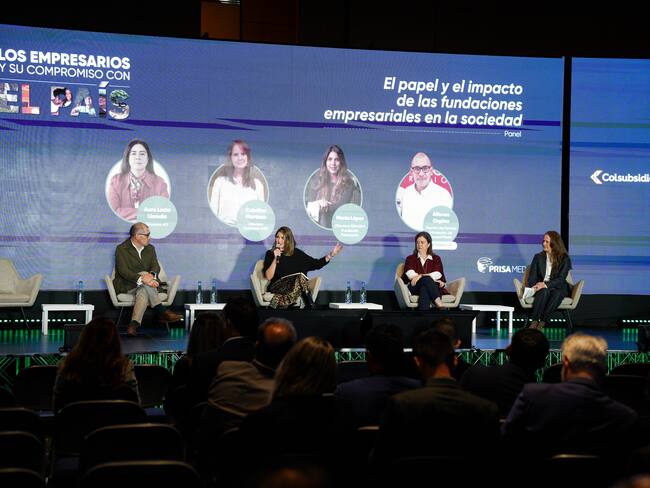 Encuentre las entrevistas a expertos en las demás plataformas digitales de W Radio.| Foto: Prisa Media