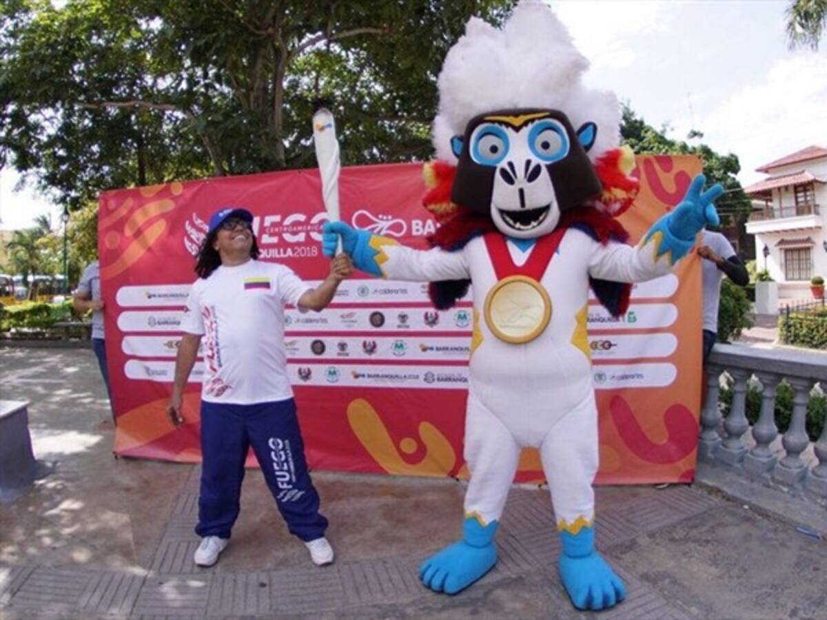 El humorista ‘Joselo’ llevó el Fuego Centroamericano al estadio Édgar Rentería
