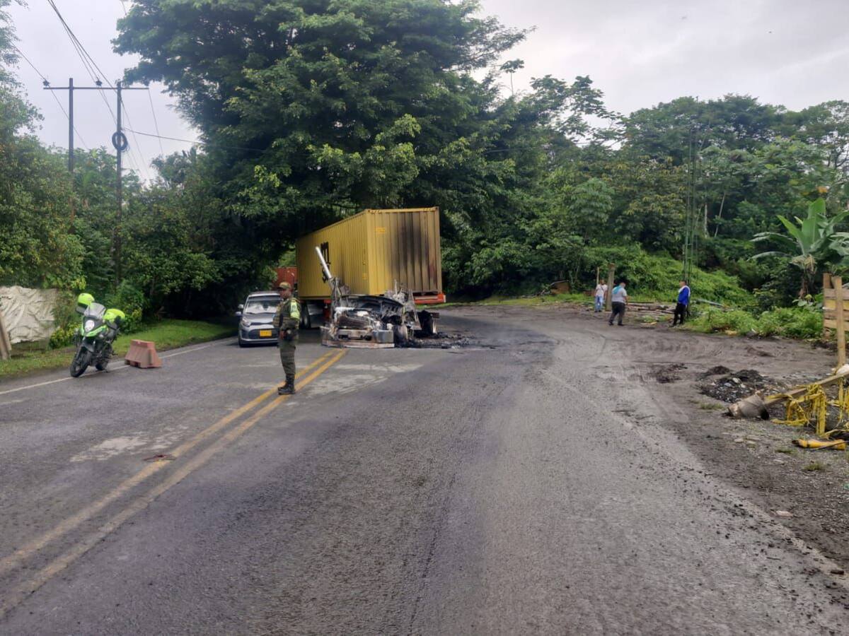 Anuncian vigilancia 24 horas en la vía a Buenaventura tras ataque a tractomulas
