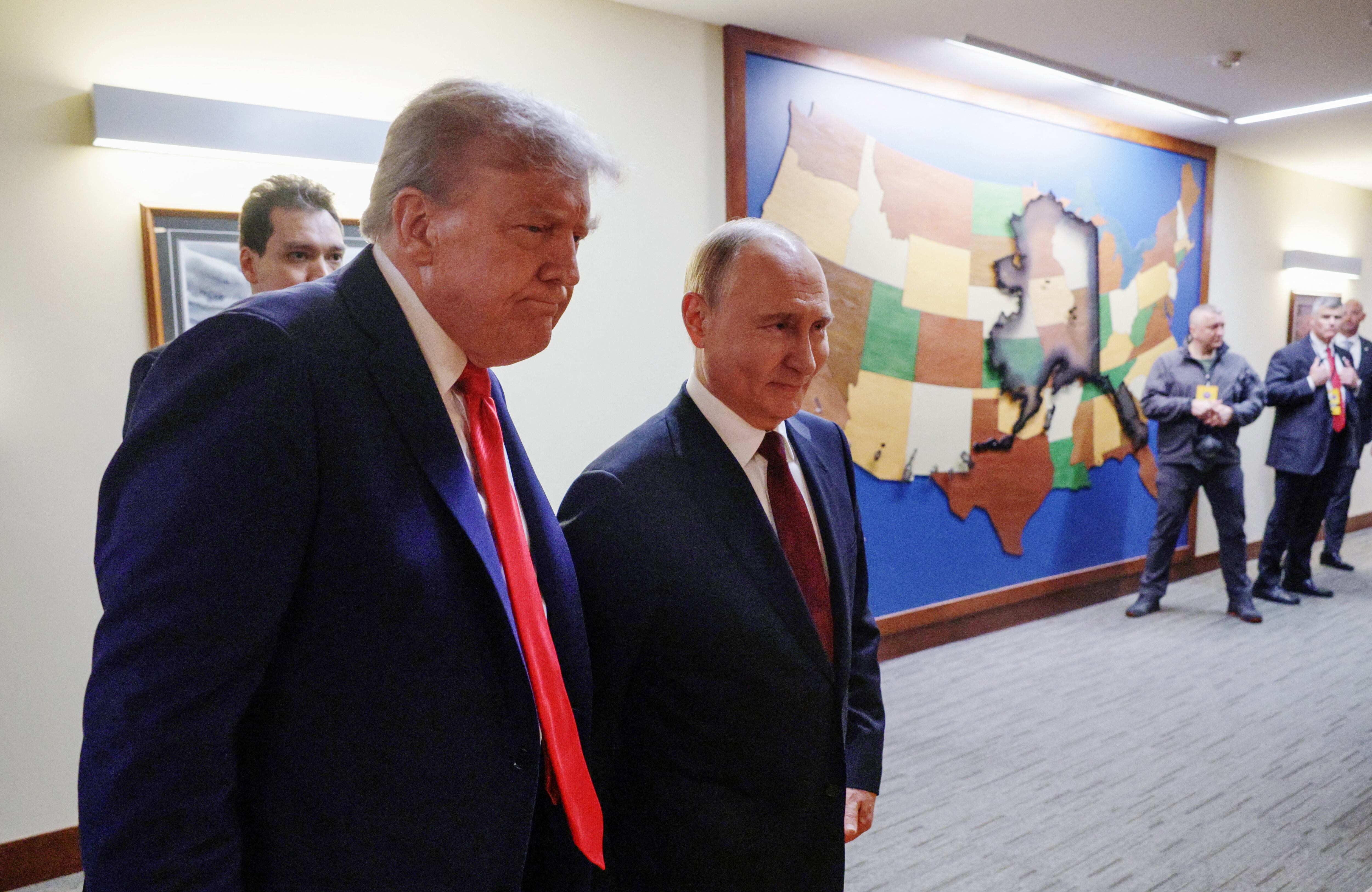 Donald Trump y Vladímir Putin en Anchorage, Alaska, el 15 de agosto de 2025. (Foto de GAVRIIL GRIGOROV/POOL/AFP vía Getty Images)