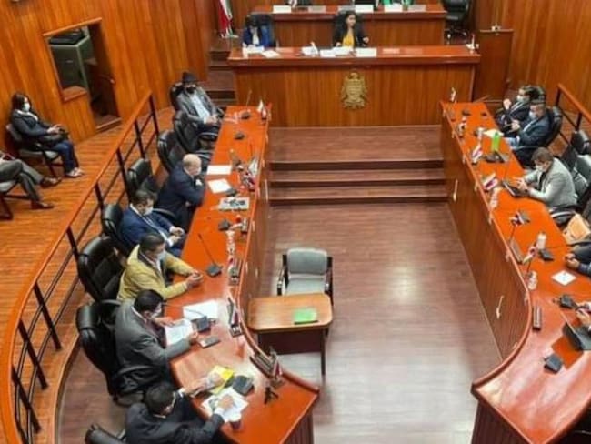 Rojas dice que se realizarán mesas de discusión para determinar si conviene o no la venta.