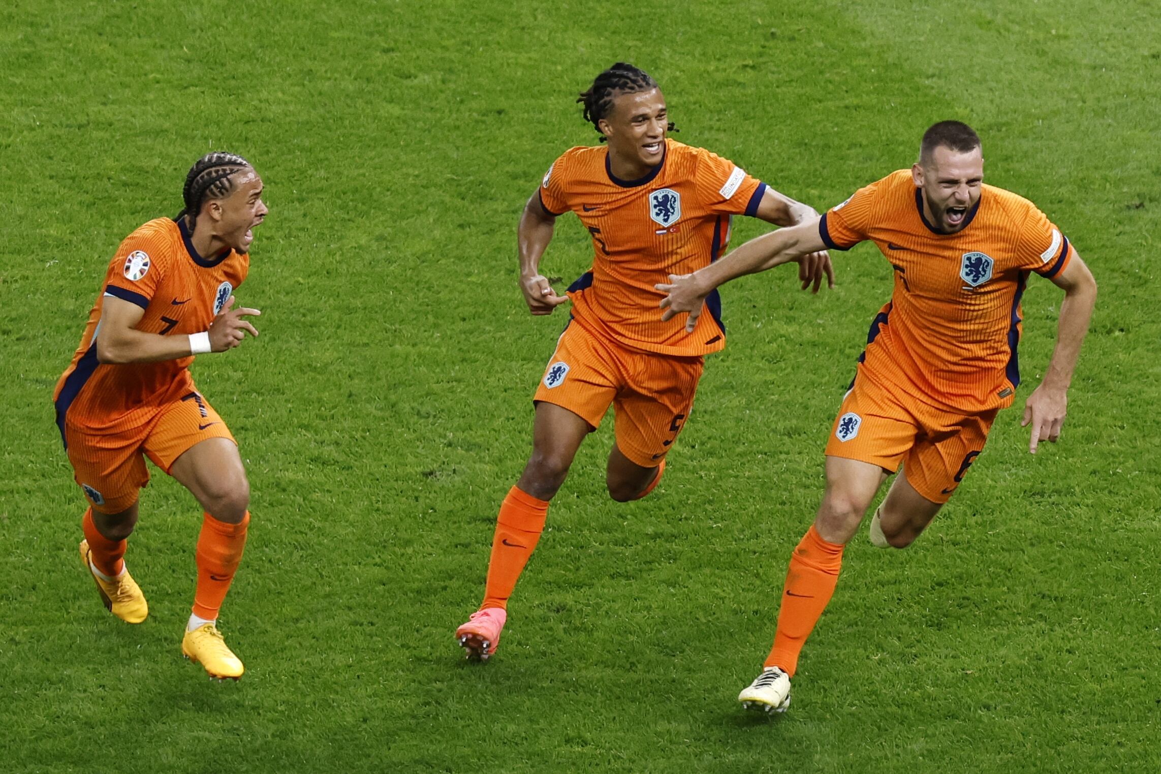 Países Bajos celebra su clasificación a semifinales de la Eurocopa. Foto: EFE/EPA/ROBERT GHEMENT