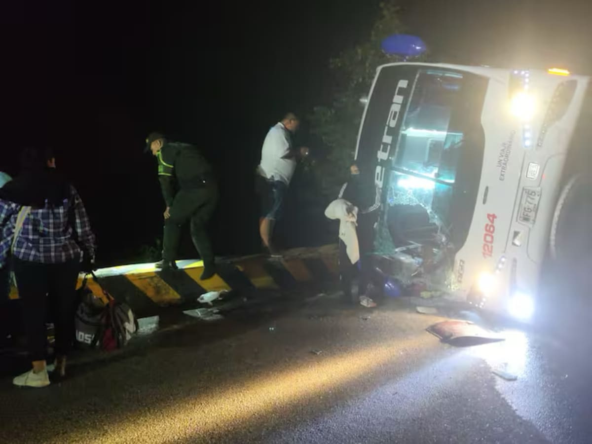 Accidente de bus en Norte de Santander dejó dos muertos y decenas de heridos