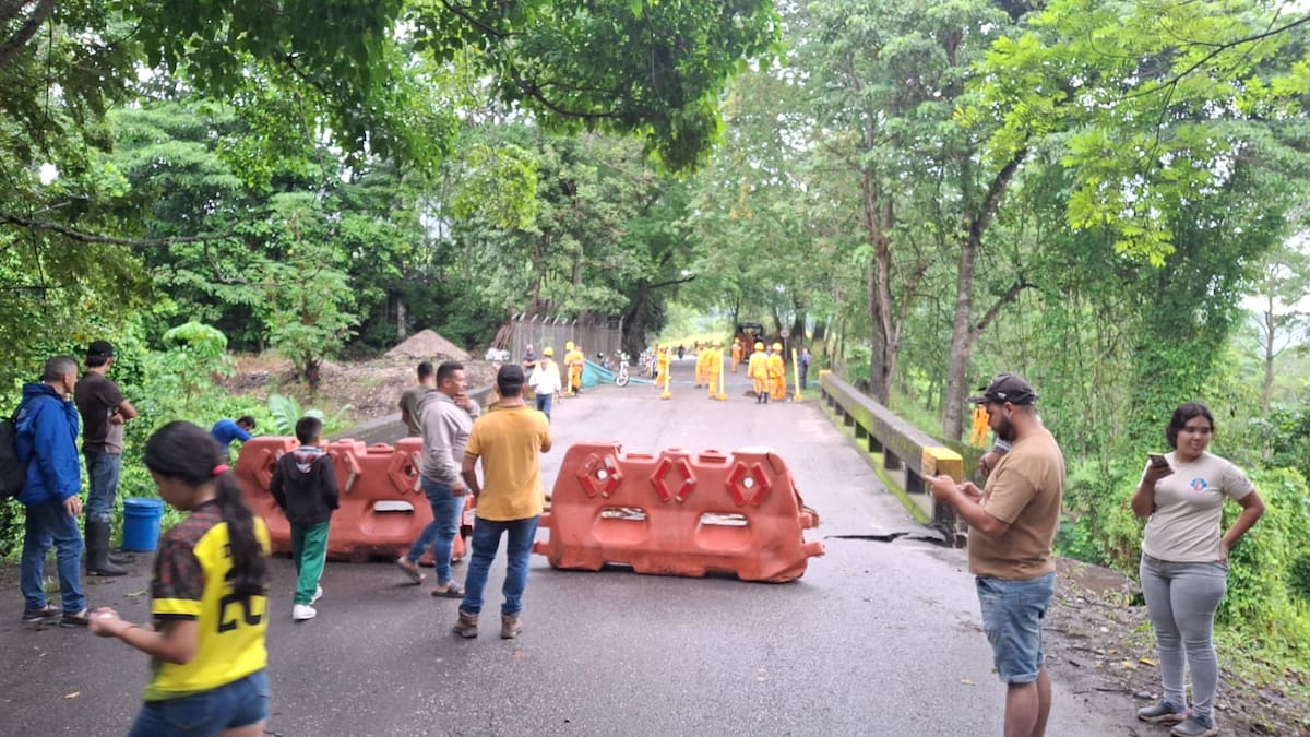 Invías atiende emergencia por lluvias en el puente Remolina en Norte de Santander