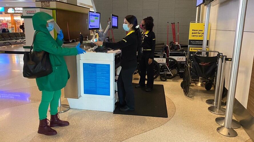 Los colombianos deberán someterse a un aislamiento preventivo obligatorio en Bogotá y fueron advertidos sobre las sanciones que conlleva el no acatar la medida. Foto: Cancillería