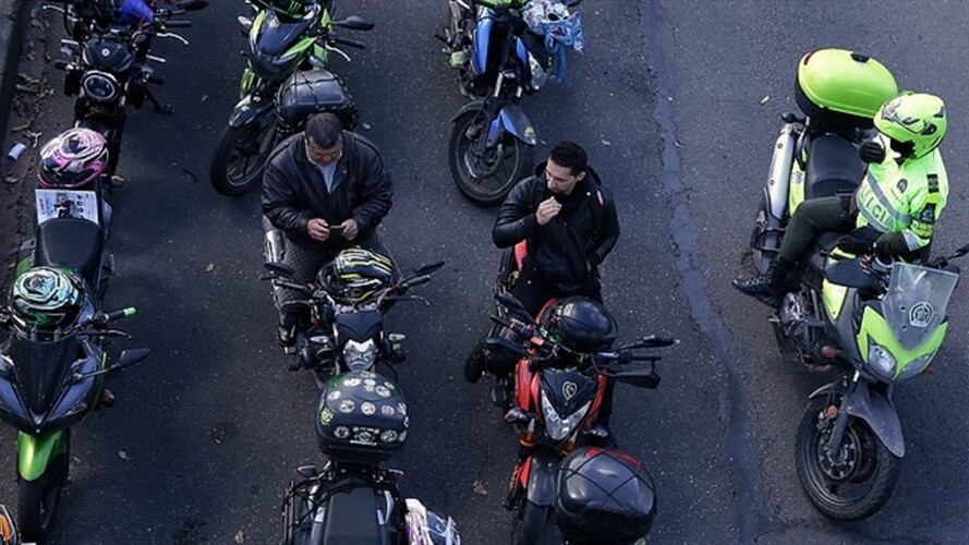 Soacha prohíbe parrillero en moto para reforzar seguridad en la época decembrina. Foto: Colprensa