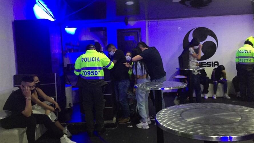 Los establecimientos, así como los ciudadanos fueron sancionados.. Foto: Cortesía Policía