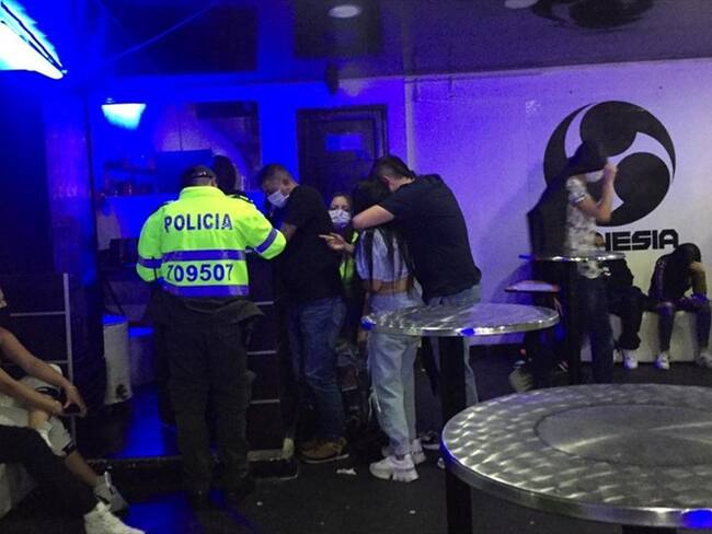 Los establecimientos, así como los ciudadanos fueron sancionados.. Foto: Cortesía Policía