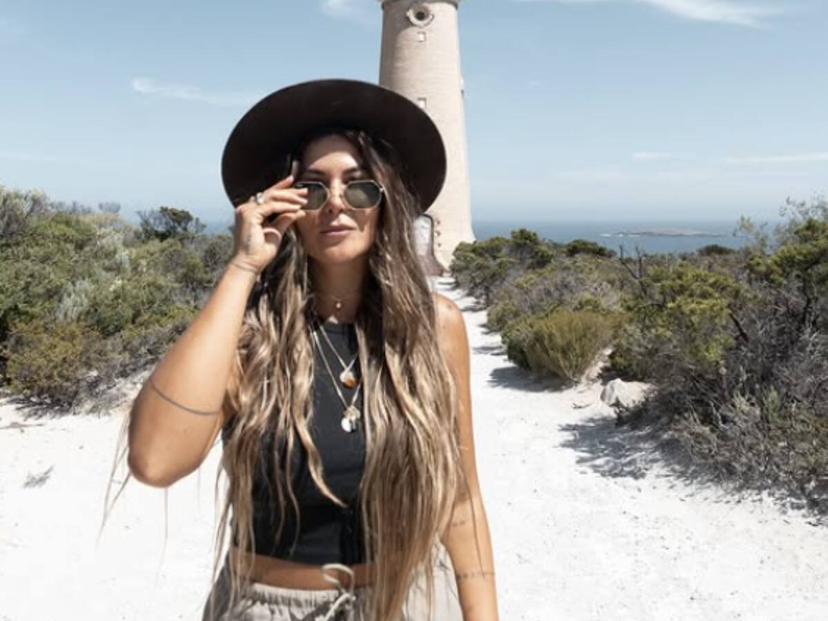 Así es la historia de ‘Alejandra Travels’, influenciadora que convirtió viajar en un proyecto de vida