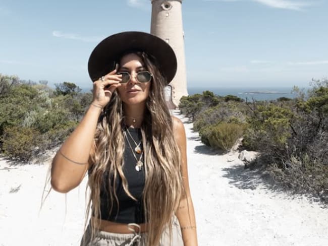 Así es la historia de ‘Alejandra Travels’, influenciadora que convirtió viajar en un proyecto de vida