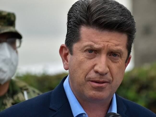 El ministro de la Defensa asegura que la aspersión aérea es una “posibilidad”