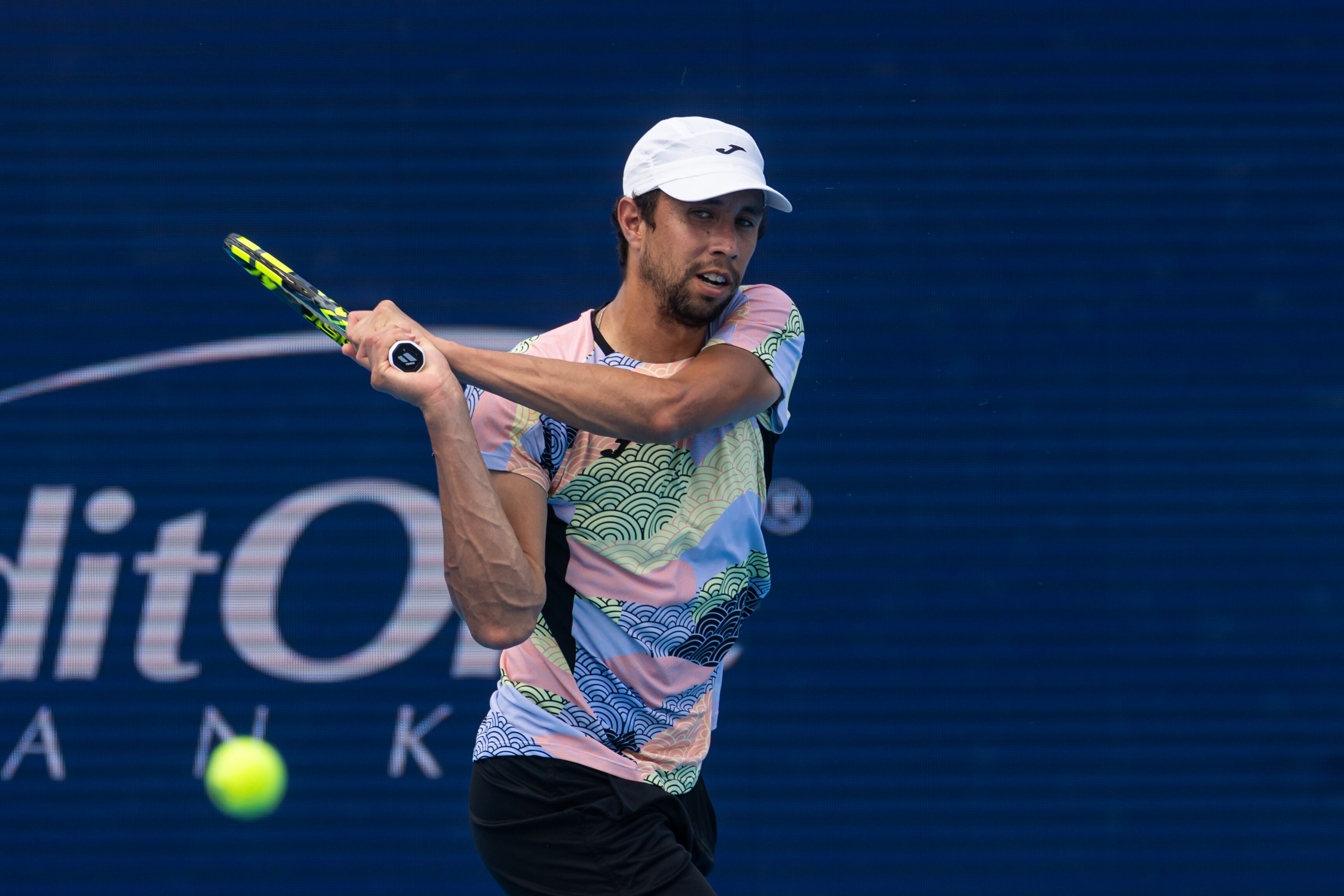 Daniel Galán  en acción contra Jannik Sinner en la segunda ronda del ATP Masters 1000 de Cincinnati, el 9 de agosto de 2025 en Mason, Ohio. (Foto de Frey/TPN/Getty Images)