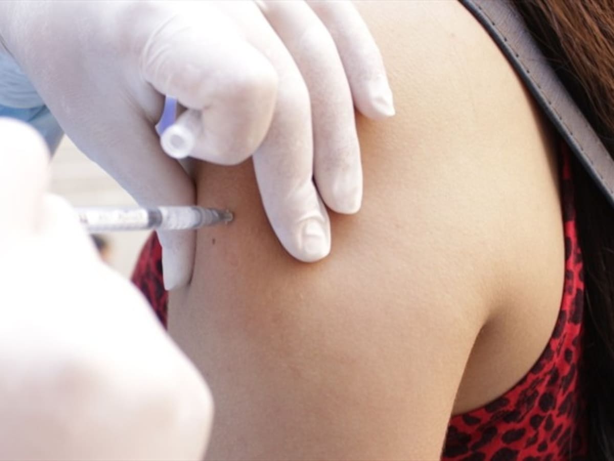 Gobernador de Santander responde sobre la "vacunación gota a gota"