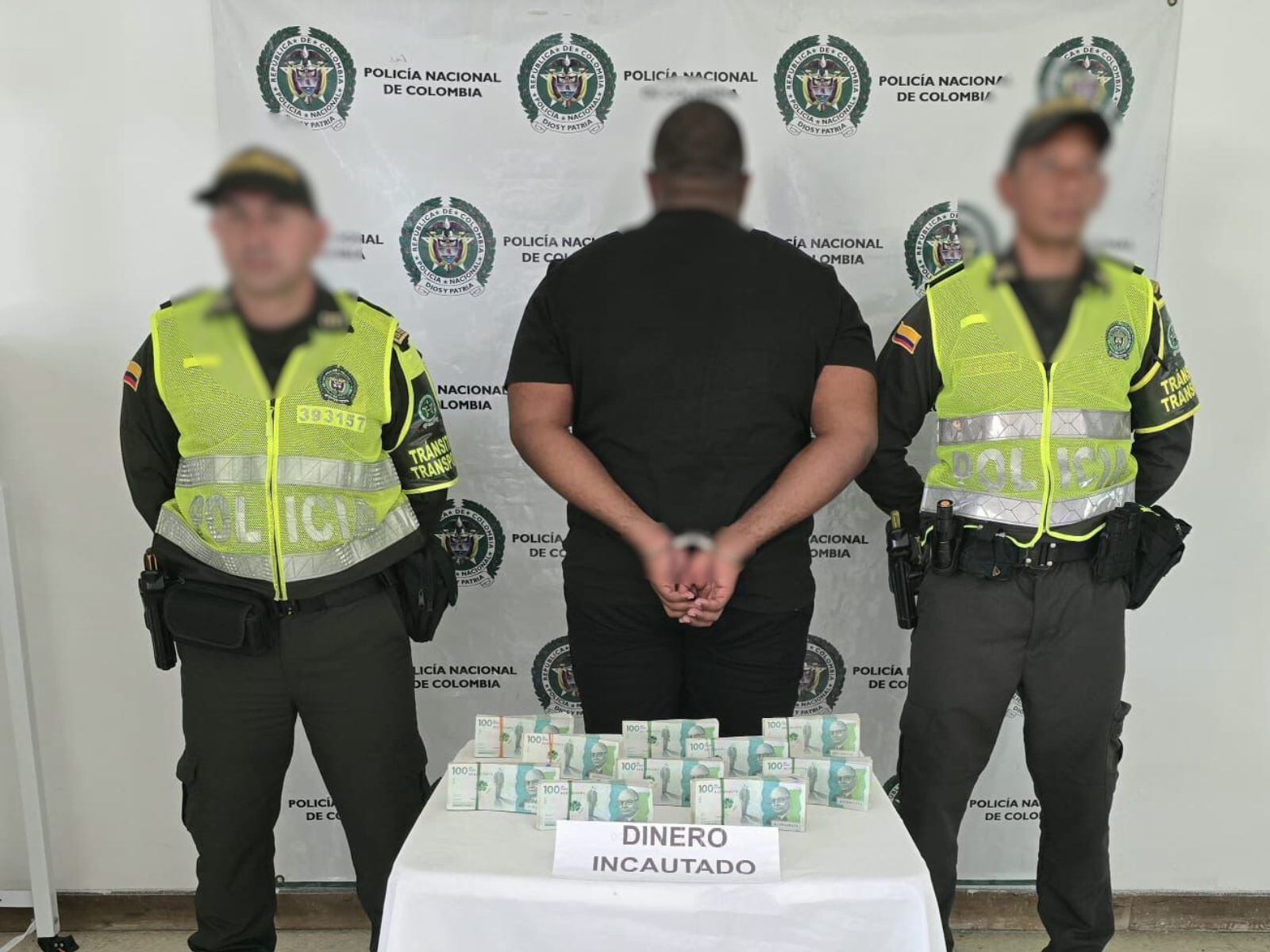 100 millones de pesos en efectivo fueron incautados (foto: Policía Nacional)
