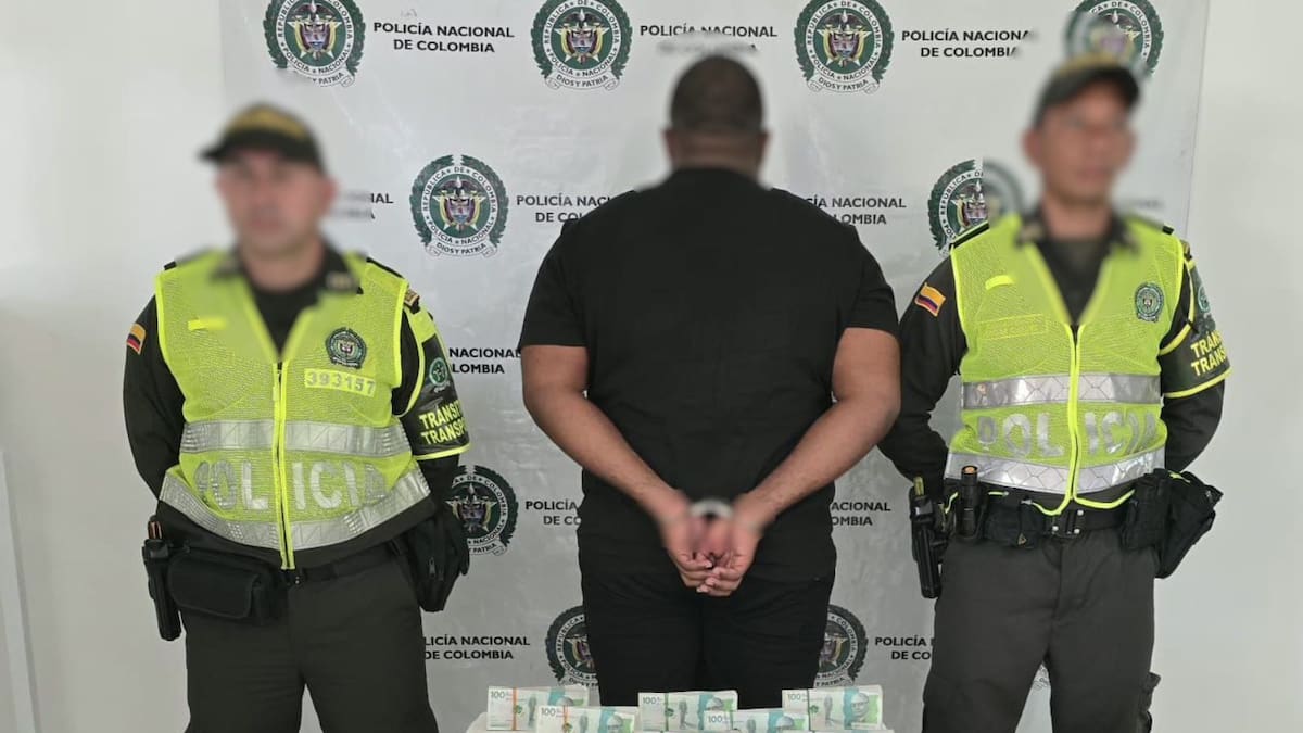 Más de 100 millones de pesos en efectivo iban en el baúl de una moto; el dinero fue incautado