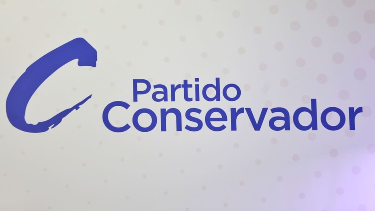 Guiño de Gobierno a Partido Conservador: se destraba nombramiento de Roger Carrillo