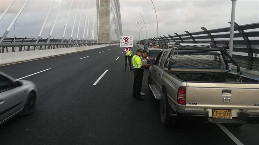 En el arbitraje por la obra del puente Pumarejo, se incluyeron nombres de árbitros que no contaban en la lista de la Cámara de Comercio. Foto: Colprensa