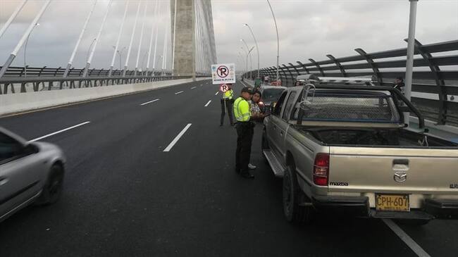 En el arbitraje por la obra del puente Pumarejo, se incluyeron nombres de árbitros que no contaban en la lista de la Cámara de Comercio. Foto: Colprensa