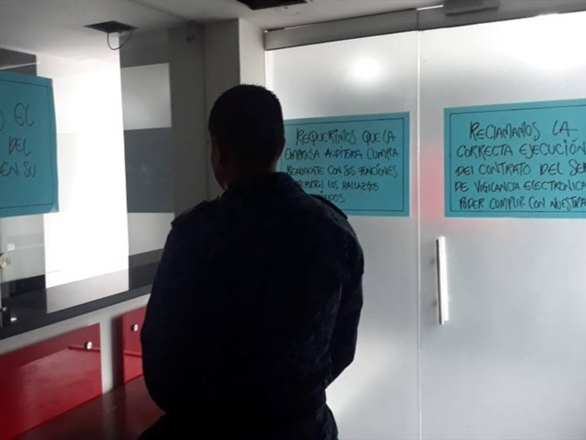 Continúa asamblea en Centro de Monitoreo del Inpec por fallas en brazaletes electrónicos