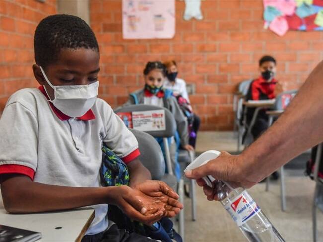 Contagios de COVID-19 en colegios públicos de Bogotá ascienden a 72
