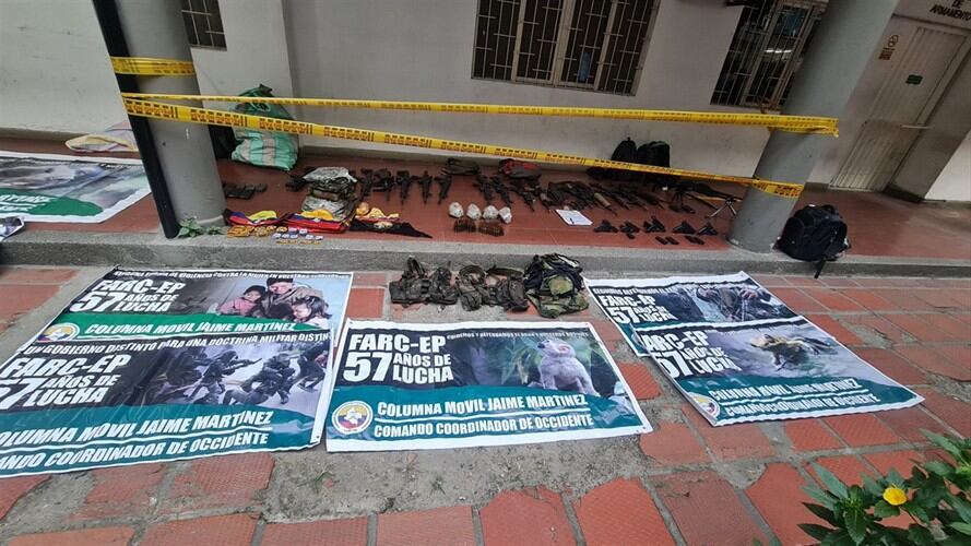 Las autoridades incautaron abundante material de guerra. Foto: Ministerio de Defensa