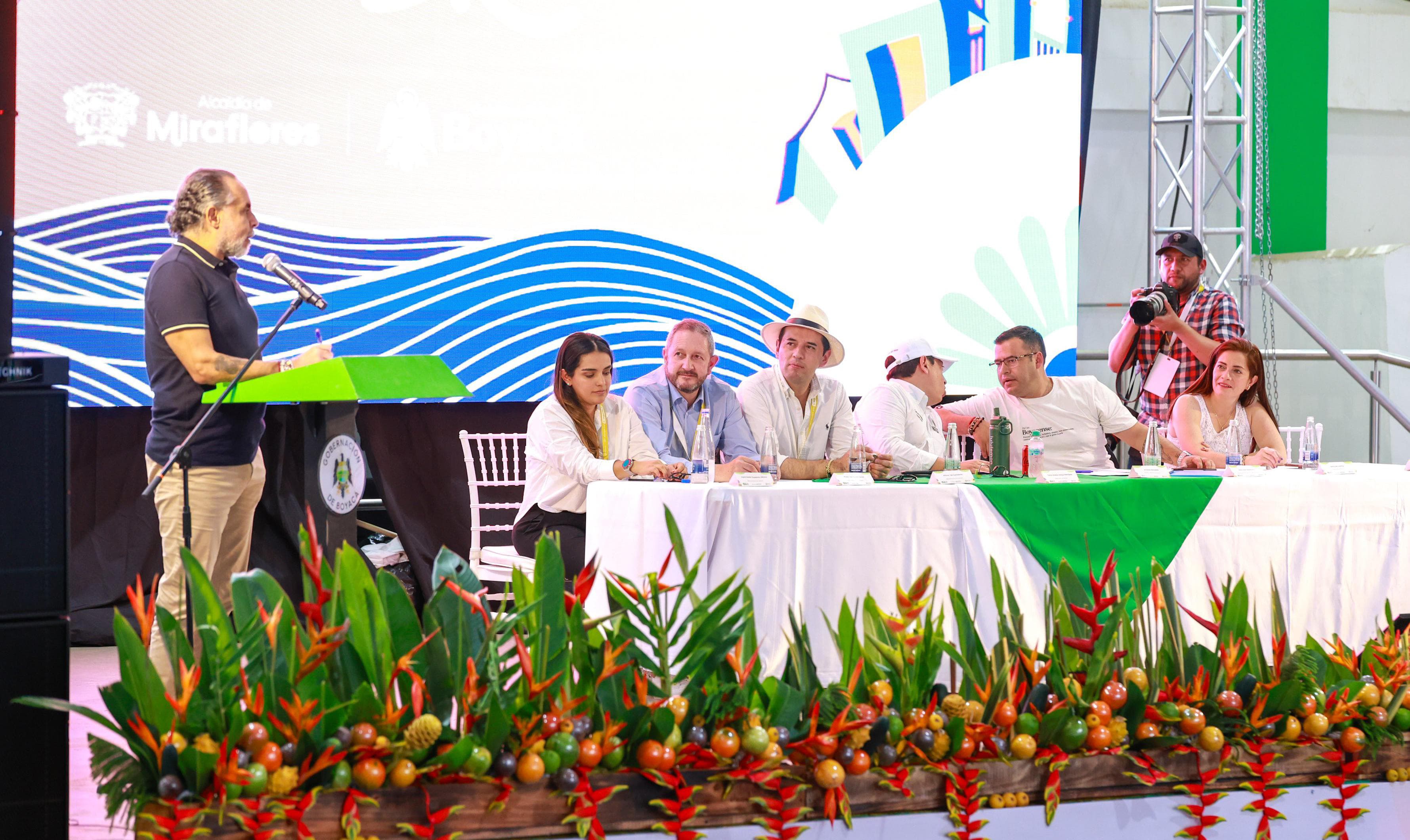 El ministro del Interior Armandoi Benedetti se refirió a la Reforma a la Salud en la Cumbre de Alcaldes de Boyacá, realizada en Miraflores / Foto: Suministrada.