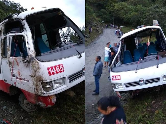 El automotor chocó contra unas rocas y su conductor perdió el control, ocasionándose un volcamiento. Foto: Cortesía Sucesos Cauca