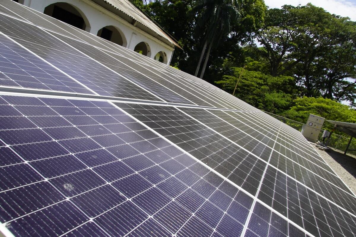 La Universidad del Tolima instaló 90 paneles solares en su Centro Regional del Norte
