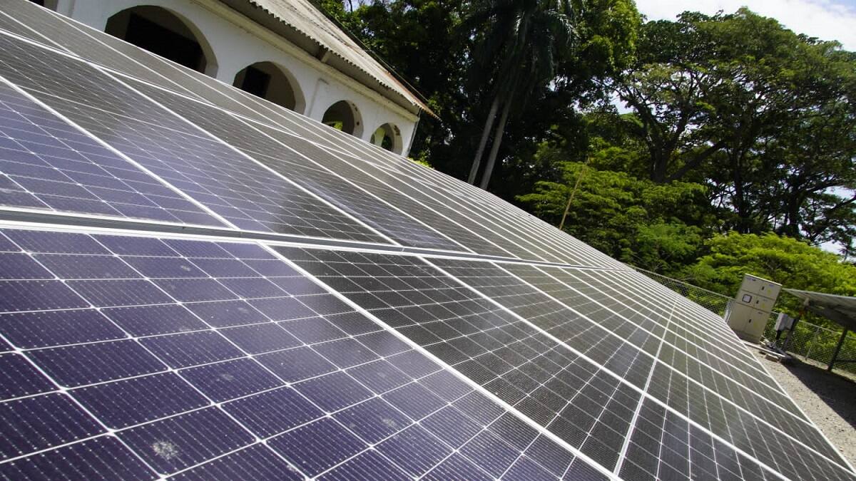 La Universidad del Tolima instaló 90 paneles solares en su Centro Regional del Norte
