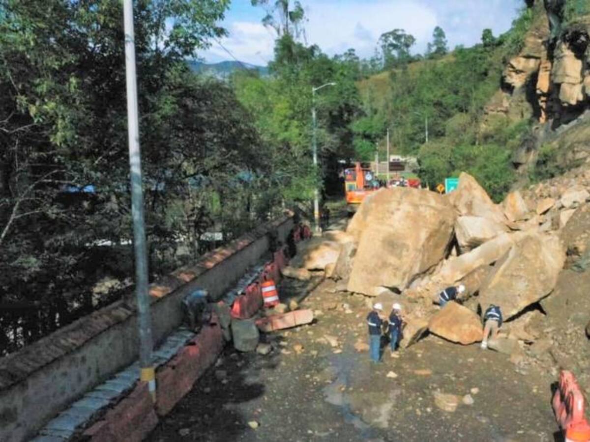 Cerrada la Transversal del Sisga por gigantesco derrumbe