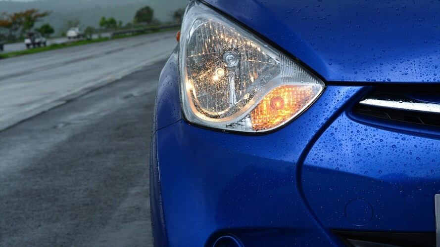 Conozca si las autoridades de tránsito pueden colocarle una multa por tener fundida alguna luz de su carro. . Foto: Getty Images