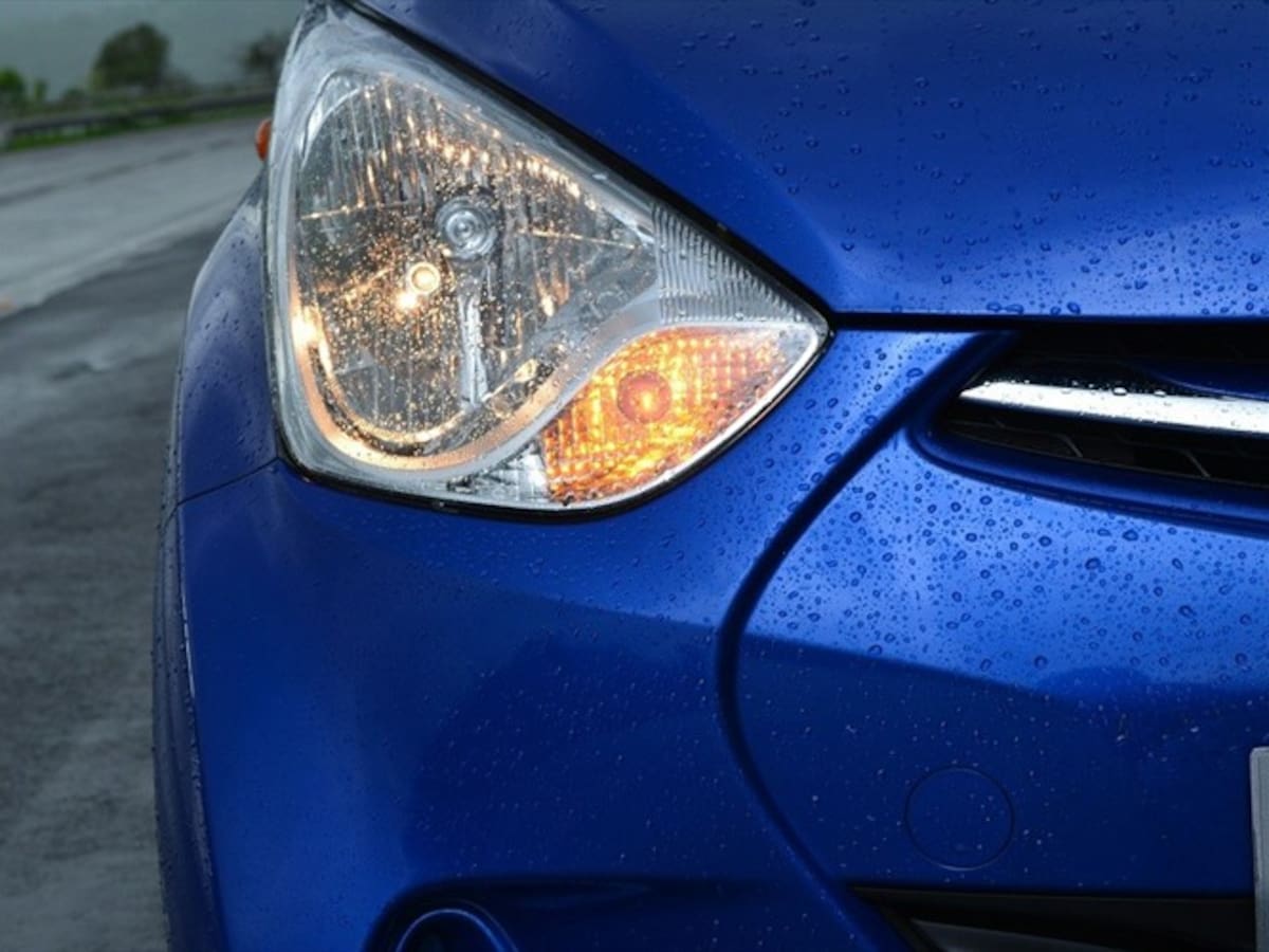 ¿Se puede colocar un comparendo por tener fundida una luz del vehículo?