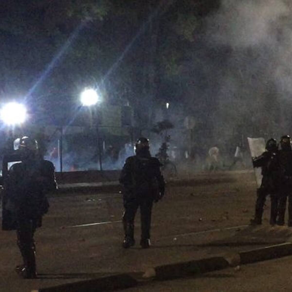 Noche de protestas en Bogotá: enfrentamientos entre Esmad y manifestantes en la NQS