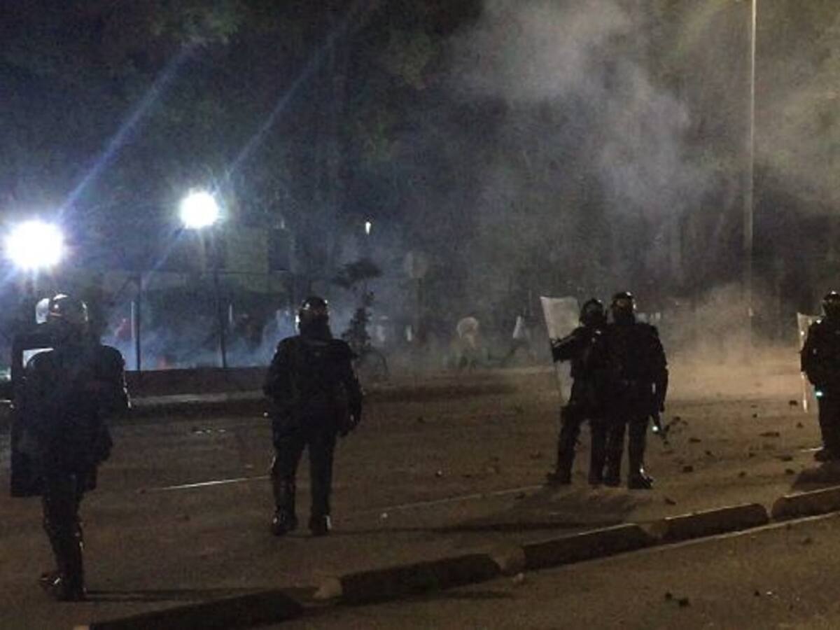 Noche de protestas en Bogotá: enfrentamientos entre Esmad y manifestantes en la NQS
