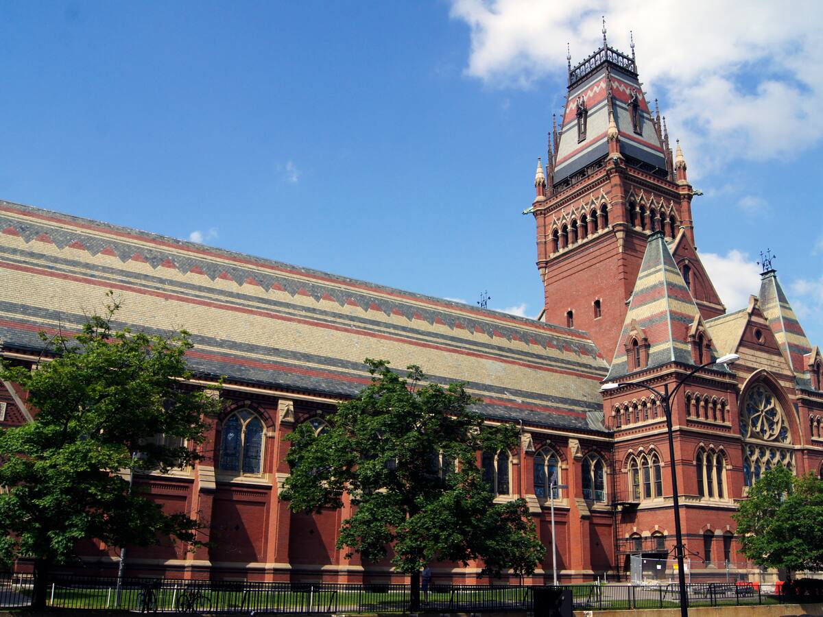 Harvard dará matrículas gratis a familias estadounidenses con ingresos de 200.000 dólares o menos