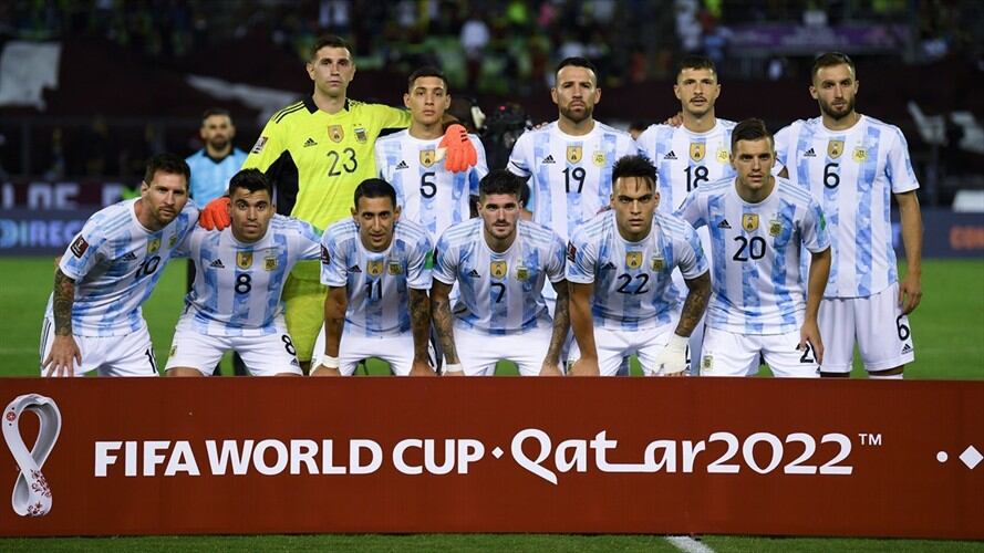 Jugadores de la selección argentina ante Venezuela por Eliminatorias. Foto: Yuri Cortez - Pool/Getty Images