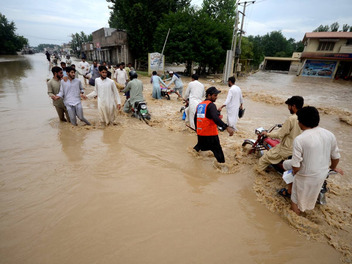 Ordenan evacuaciones por fuertes lluvias que han dejado 1.033 muertos en Pakistán