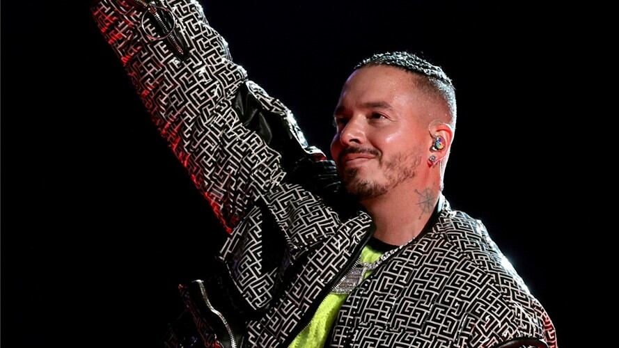 Ha circulado un video en el que se muestra cómo es tachado un mural dedicado al cantante J Balvin en la Comuna 13 de Medellín. Foto: Getty Images / KEVIN WINTER